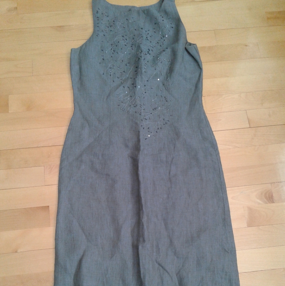 Size 4 linen dress with sequins in very good condition